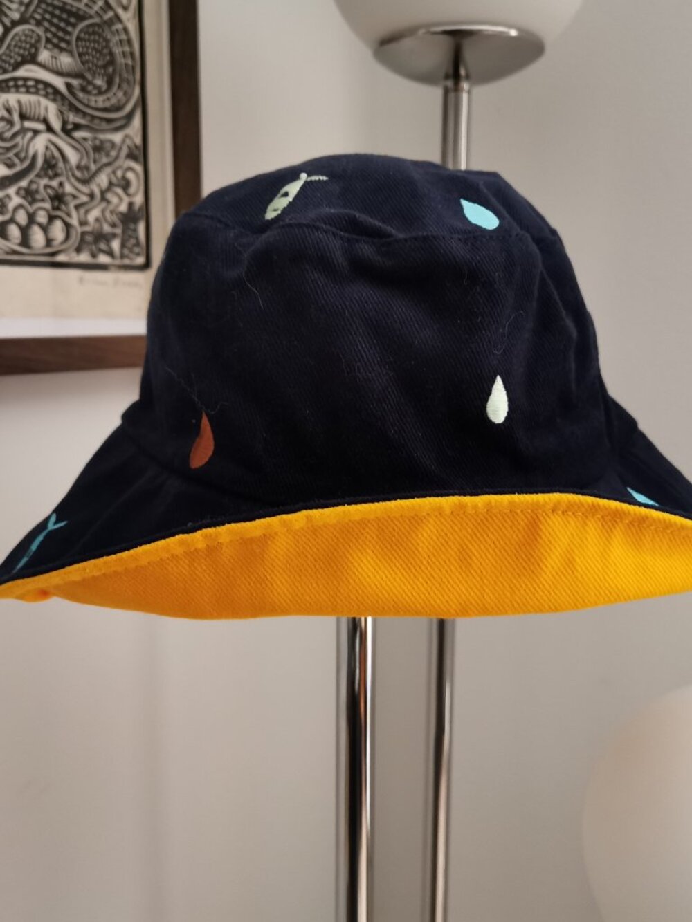 Reversible bucket hat